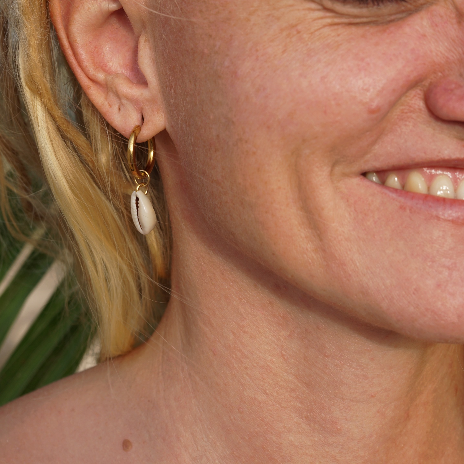 Pendientes de oro con concha